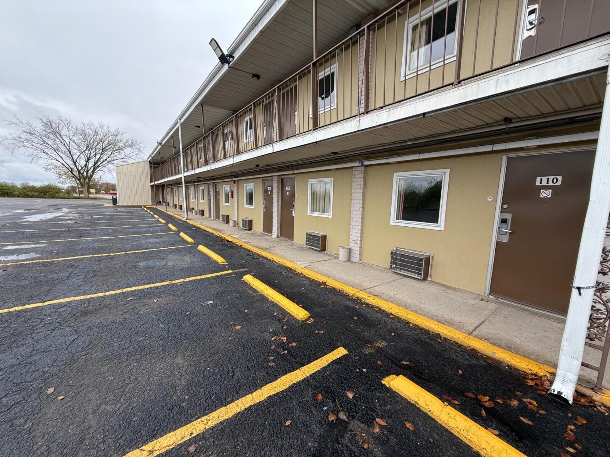 Relax Inn & Suites Mattoon Extérieur photo
